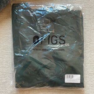NWT Figs racing scrub top in British racing green XS